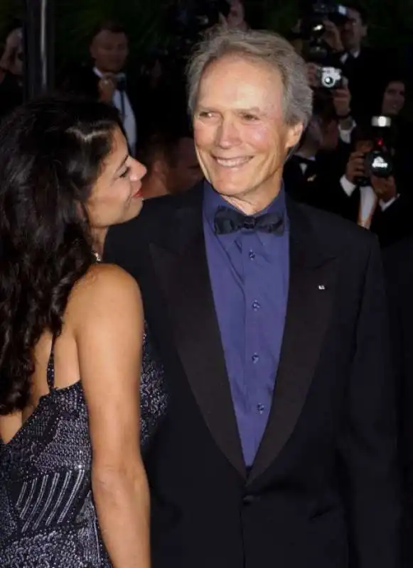 clint eastwood con la seconda moglie dina ruiz 2