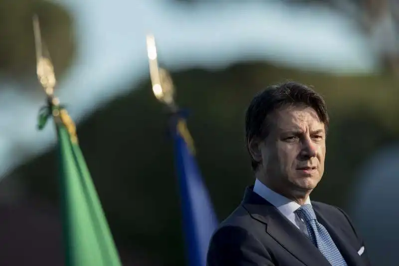 giuseppe conte   conferenza stampa a villa pamphilj 16