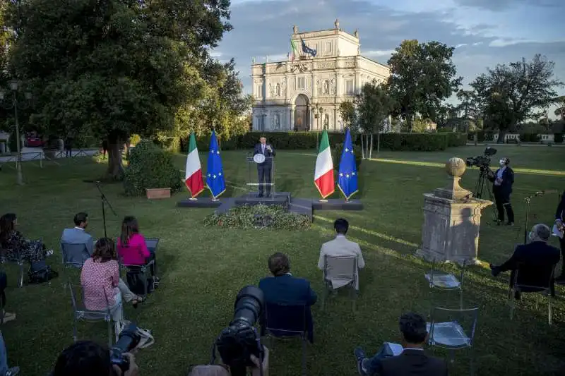 giuseppe conte   conferenza stampa a villa pamphilj 19