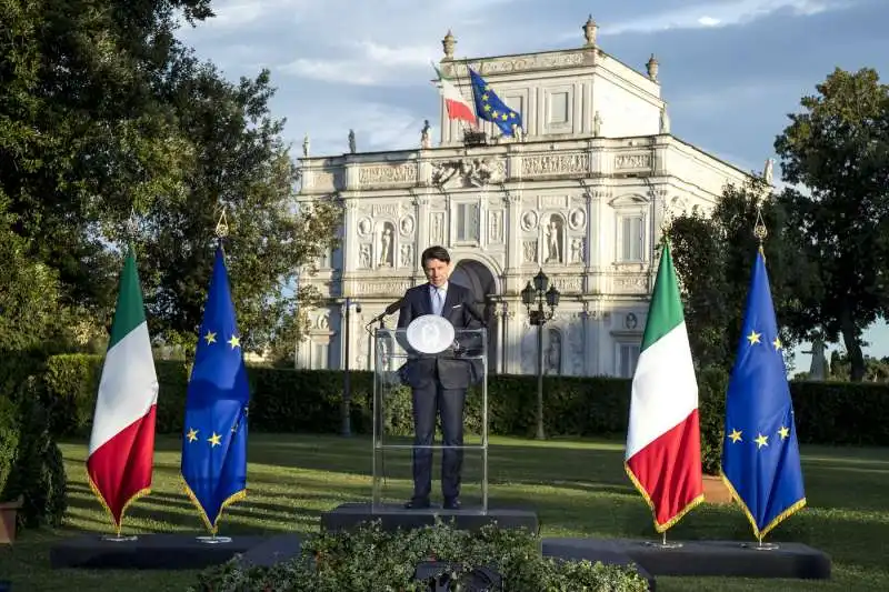 giuseppe conte   conferenza stampa a villa pamphilj 2