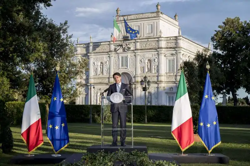 giuseppe conte   conferenza stampa a villa pamphilj 24