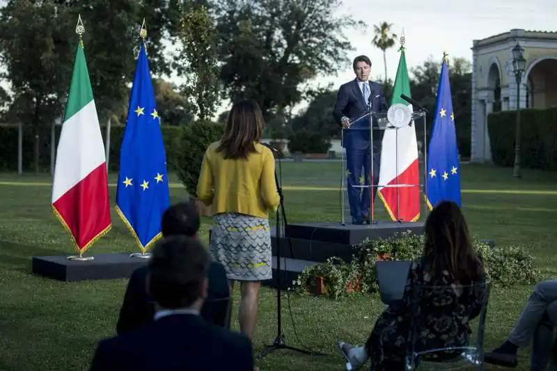 giuseppe conte   conferenza stampa a villa pamphilj 3