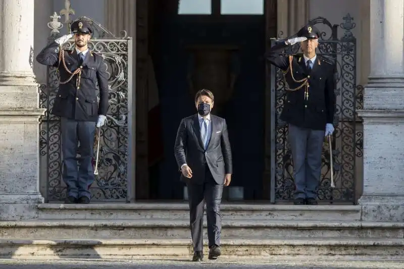 giuseppe conte   conferenza stampa a villa pamphilj 6