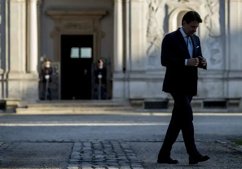 giuseppe conte   conferenza stampa a villa pamphilj 7