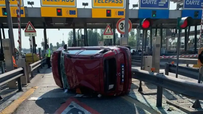 incidente al casello di villabona