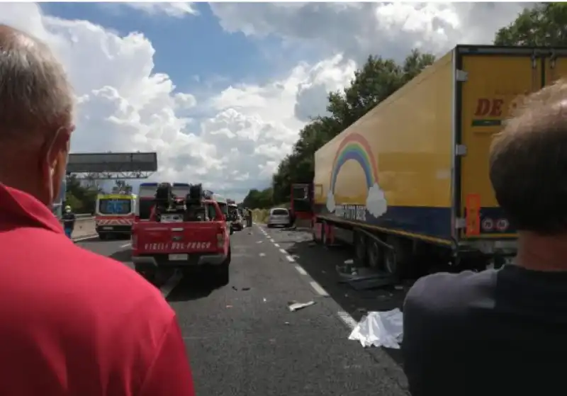 incidente in autostrada   arezzo