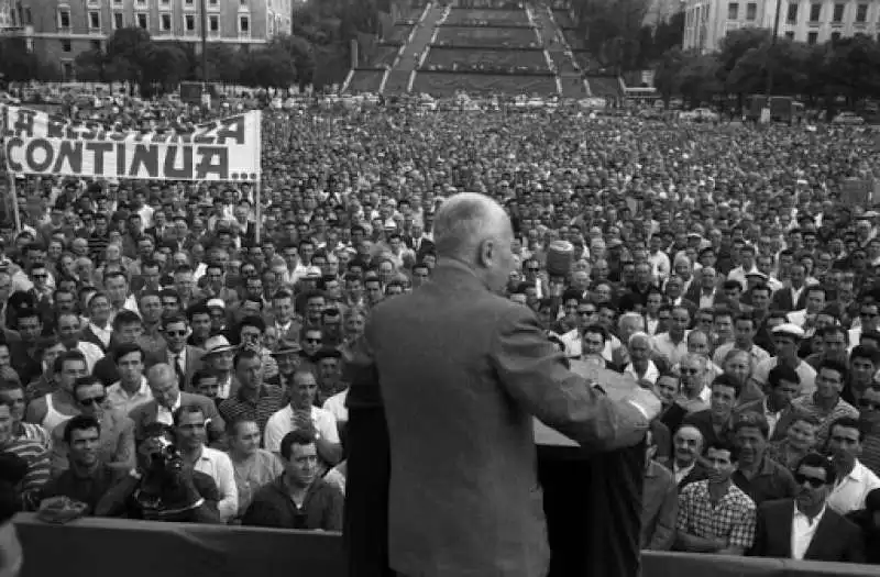 le proteste contro il governo tambroni 11