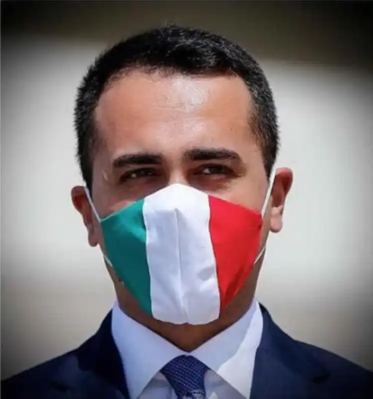 LUIGI DI MAIO CON MASCHERINA TRICOLORE