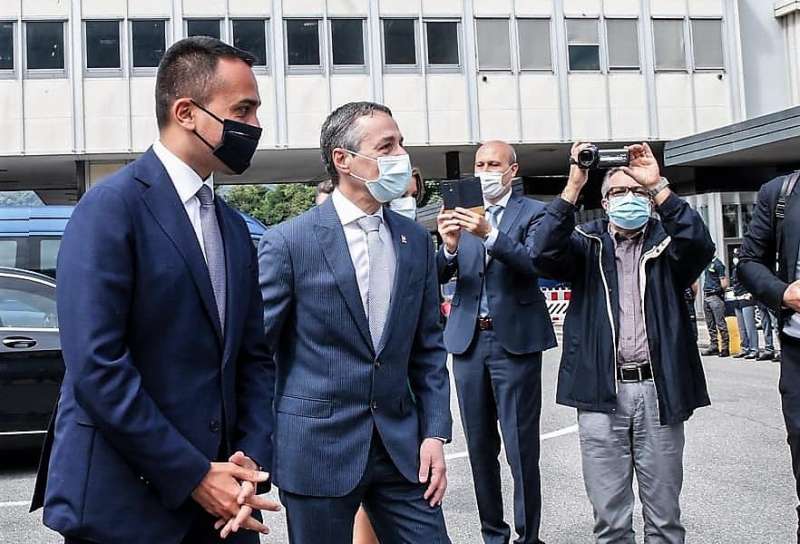 luigi di maio e ignazio cassis in svizzera