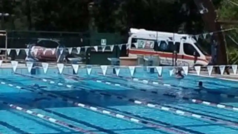 malore in piscina a ravenna 