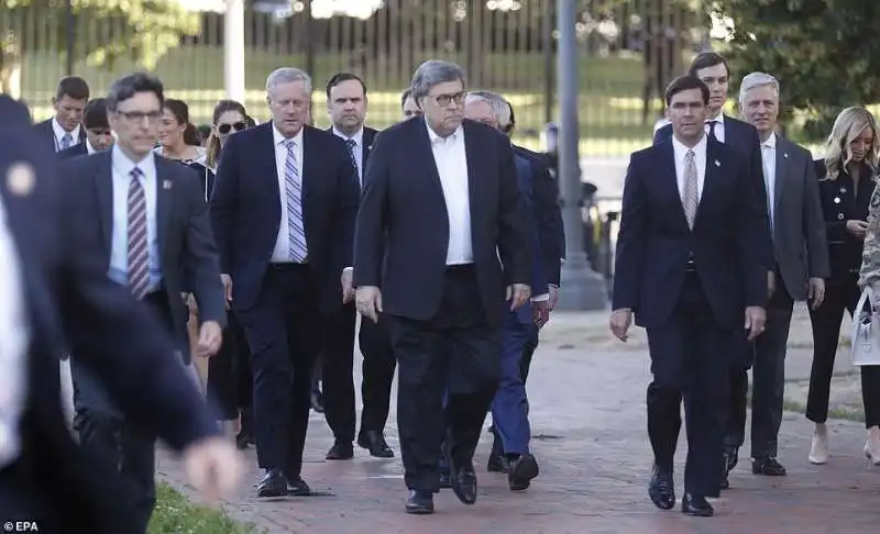 mark meadows, bill barr, kared kushner, mark esper e kayleigh meenany