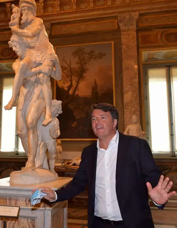 matteo renzi e la statua del bernini con enea anchise e ascanio  foto di bacco (2)