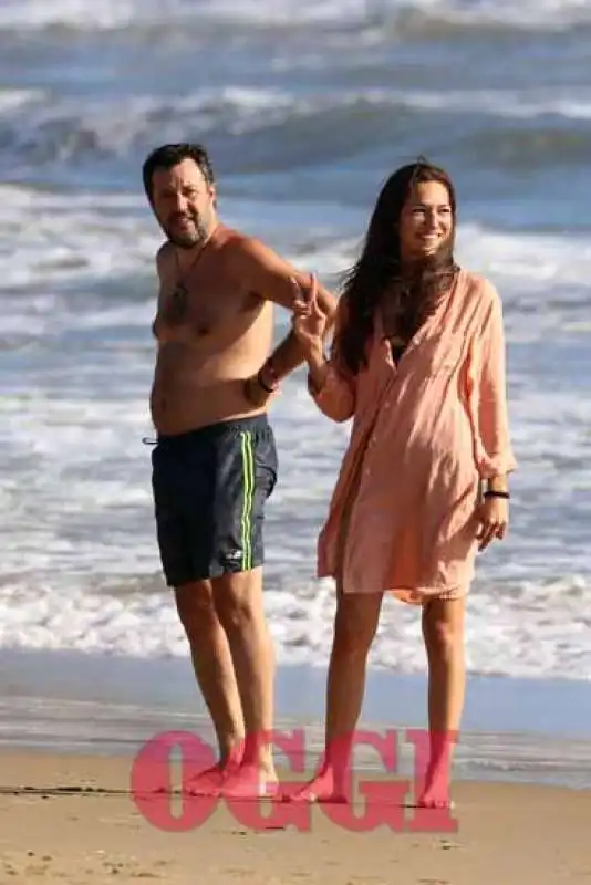 matteo salvini e francesca verdini in spiaggia a sabaudia 9