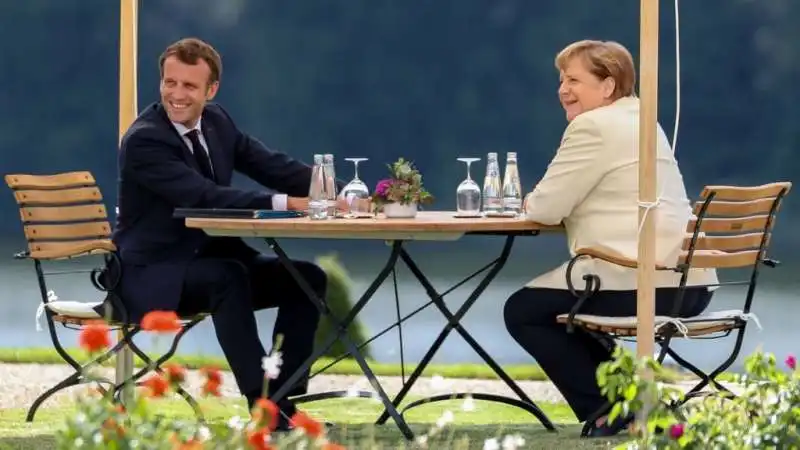 MERKEL MACRON 