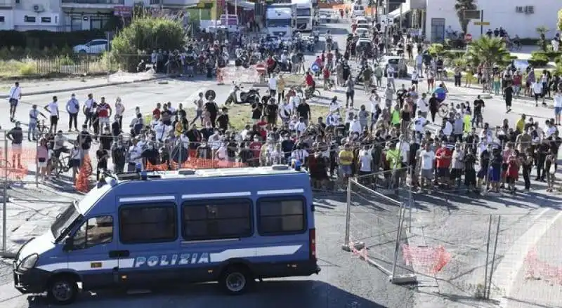 mondragone proteste per zona rossa