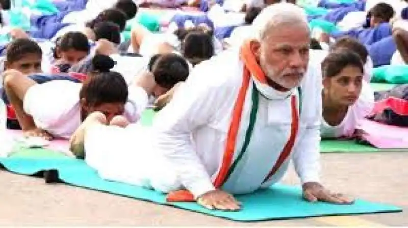 narendra modi fa yoga 3