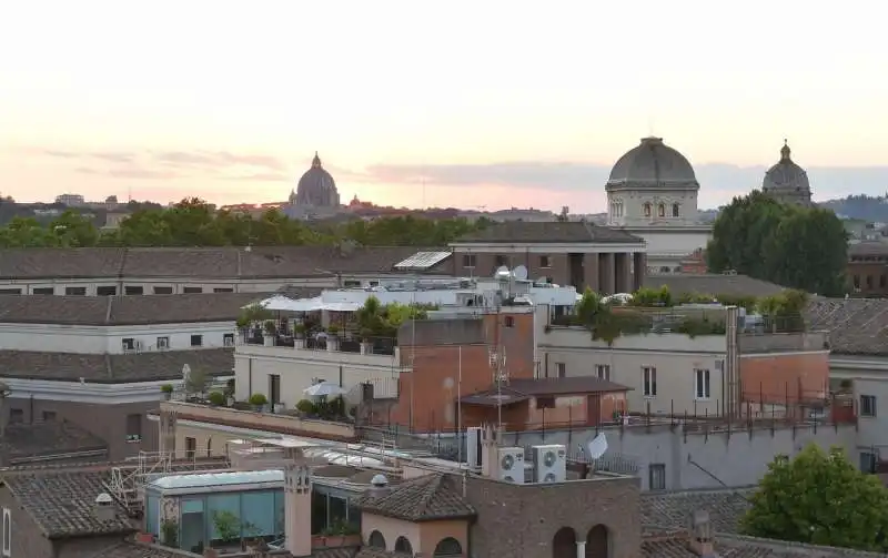 panorama di roma visto dalla terrazza di palazzo rhinoceros  (1)