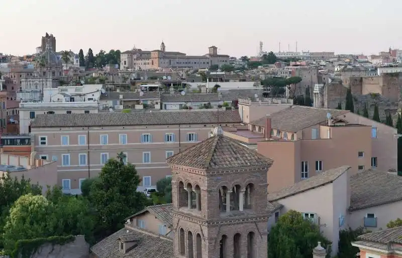 panorama di roma visto dalla terrazza di palazzo rhinoceros  (2)