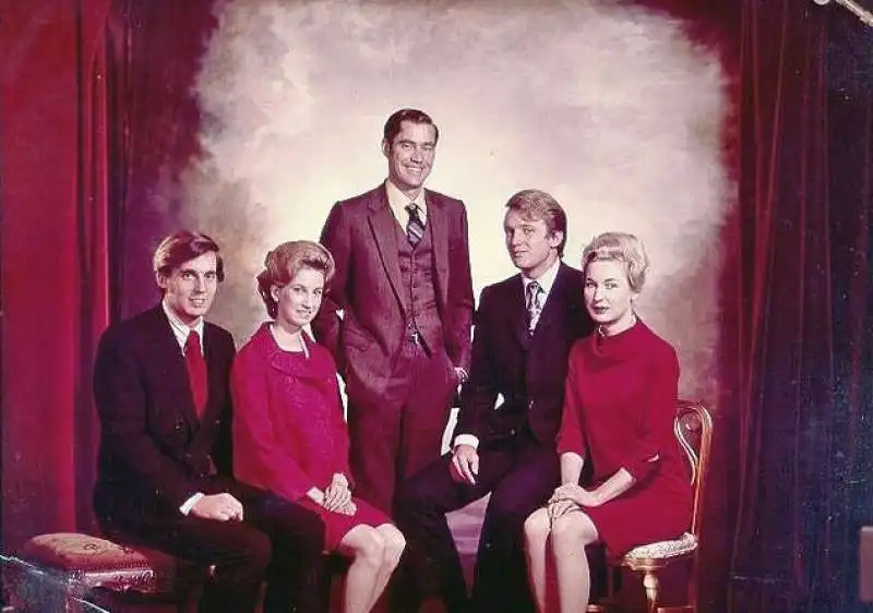 robert, elizabeth, fred jr, donald, maryanne trump