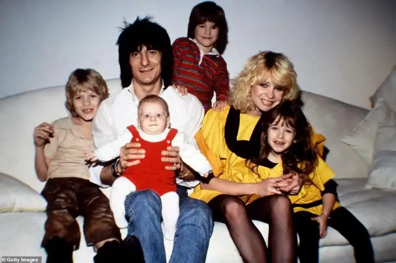 ronnie wood, la moglie jo e i figli