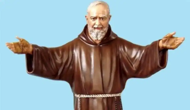 statua padre pio   