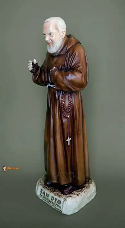 statua padre pio 