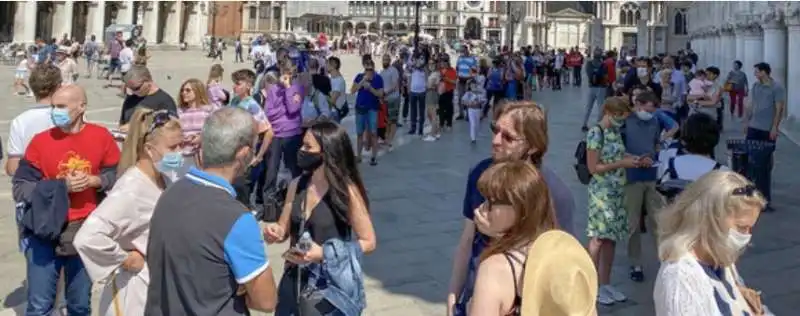 TURISTI A VENEZIA