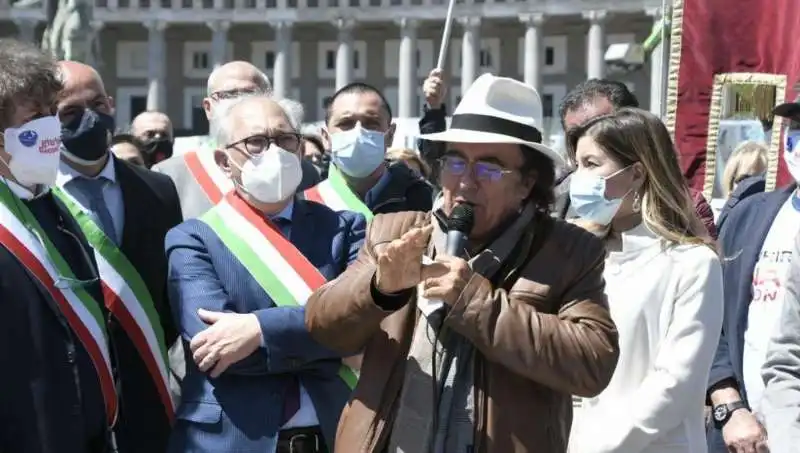 al bano carrisi in piazza a napoli 4