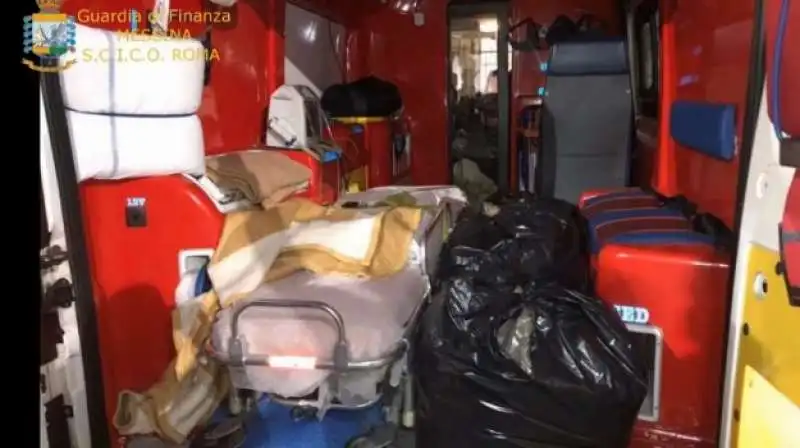 ambulanza piena di droga a messina 8