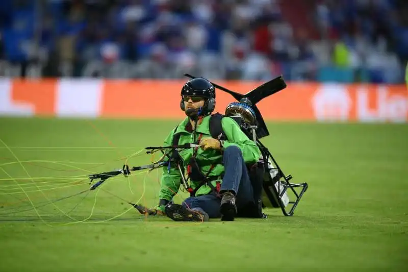 Attivista Greenpeace allo stadio 2