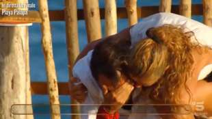 awed vince l'isola dei famosi 10