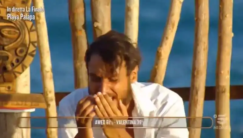 awed vince l'isola dei famosi  2