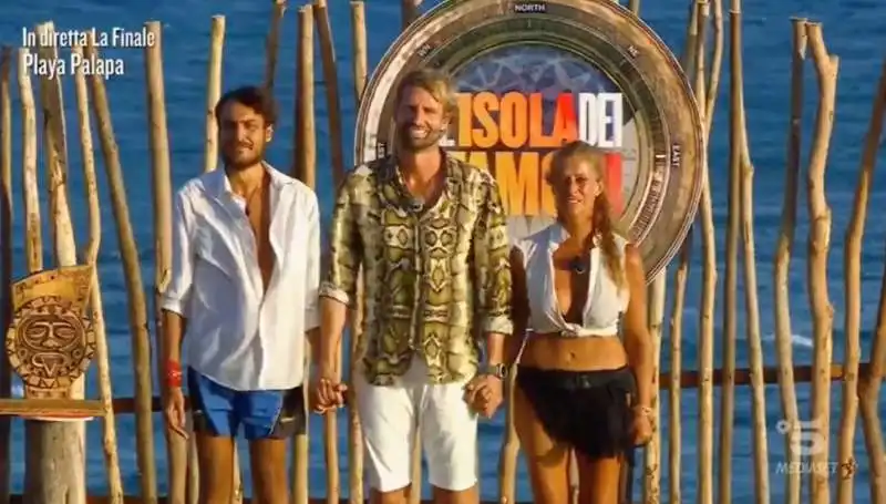 awed vince l'isola dei famosi  7