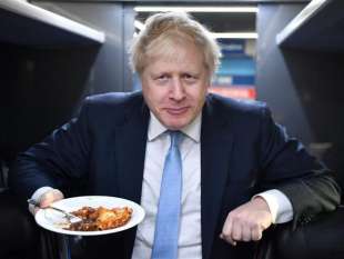 boris johnson si ingozza di junk food 7