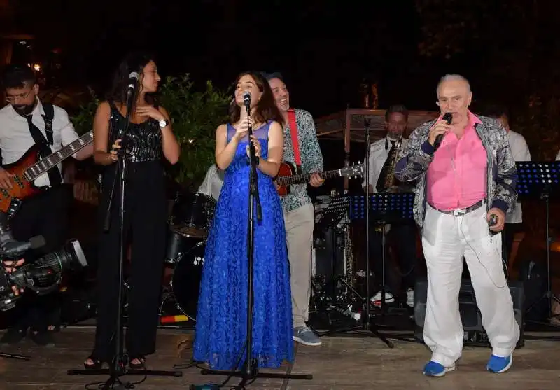 edoardo vianello canta con la sua orchestra  foto di bacco (3)