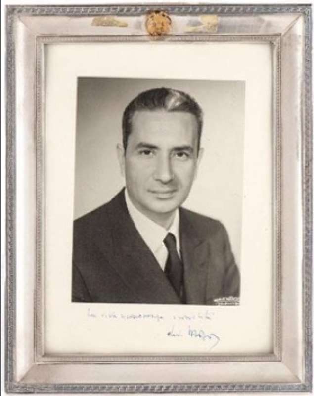 foto in bianco e nero di aldo moro con dedica e firma asta eredita fanfani