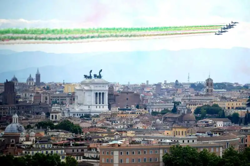 frecce tricolori sui cieli di roma   2 giugno 2021 1