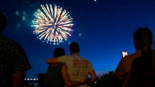 fuochi d'artificio a new york per la fine delle restrizioni 4