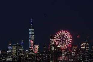 fuochi d'artificio a new york per la fine delle restrizioni 5