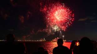 fuochi d'artificio a new york per la fine delle restrizioni 6