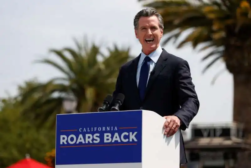 gavin newsom riapre la california