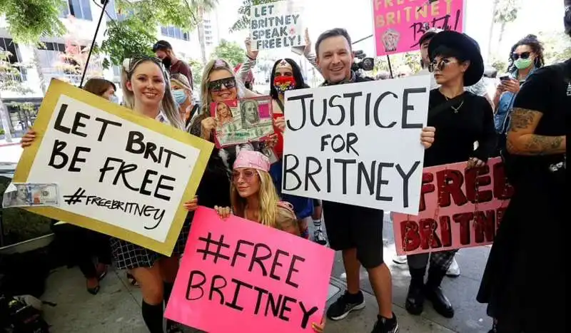 i fan protestano per la liberazione di britney spears 3