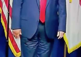 i pantaloni di trump 4