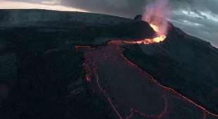 il drone inghiottito dal vulcano fagradalsjfall in islanda 1