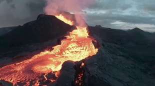 il drone inghiottito dal vulcano fagradalsjfall in islanda 2