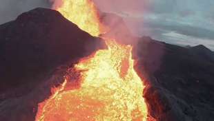 il drone inghiottito dal vulcano fagradalsjfall in islanda 3