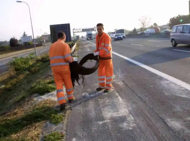 INCIDENTE IN AUTOSTRADA A PIACENZA