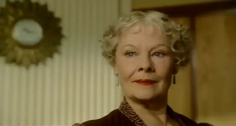 judi dench   lady henderson presenta