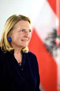 karin kneissl 3