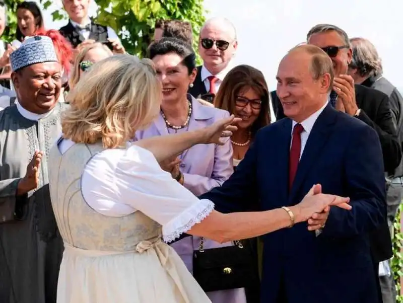 karin kneissl e vladimir putin 6